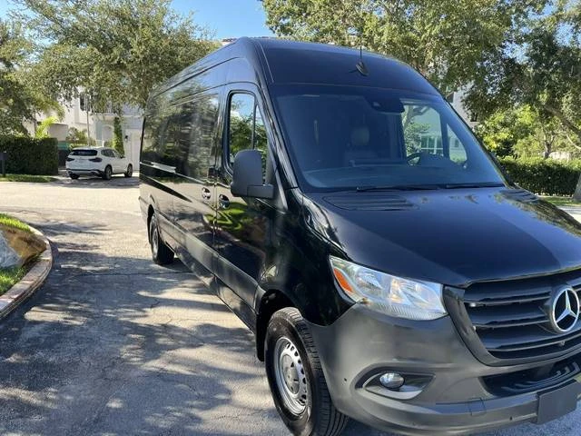 2023 Mercedes-Benz VS30 Sprinter - Image 2 of 8