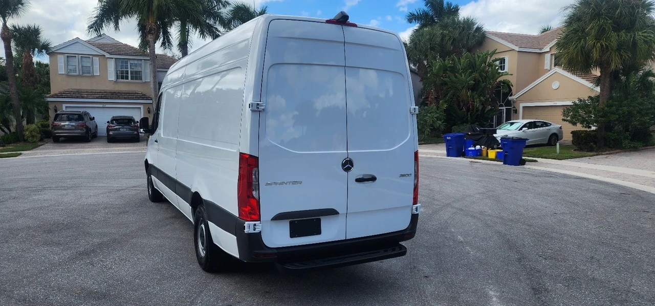 2023 Mercedes-Benz VS30 Sprinter - Image 18 of 21
