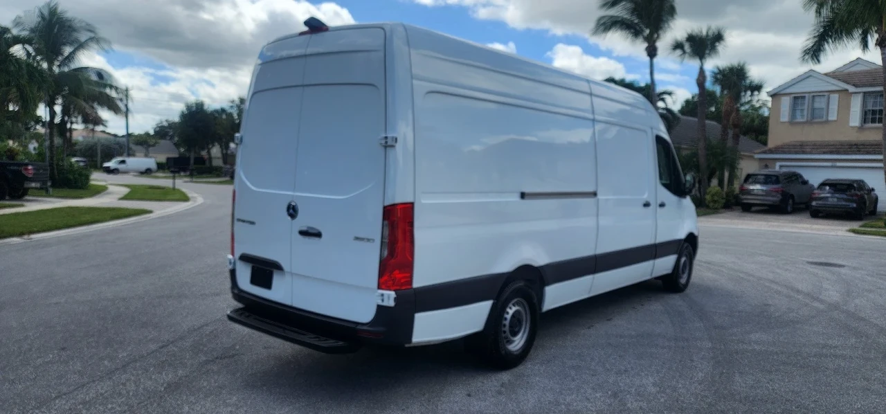 2023 Mercedes-Benz VS30 Sprinter - Image 16 of 21