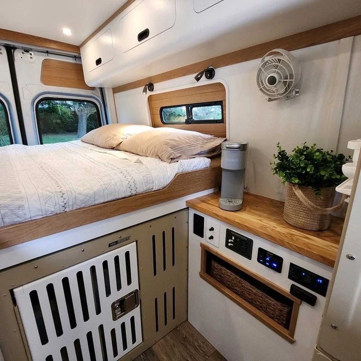 2023 Mercedes-Benz VS30 Sprinter - Image 5 of 12