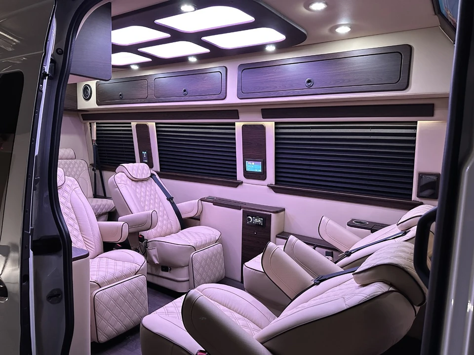 2023 Mercedes-Benz VS30 Sprinter - Image 18 of 21