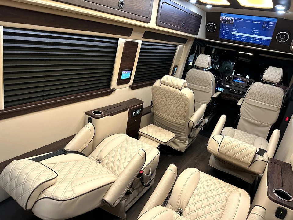 2023 Mercedes-Benz VS30 Sprinter - Image 2 of 12