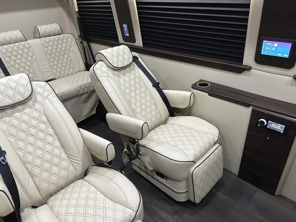 2023 Mercedes-Benz VS30 Sprinter - Image 8 of 12