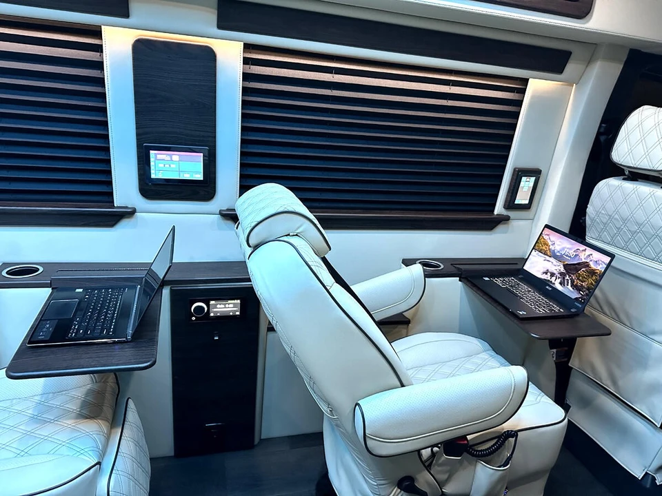 2023 Mercedes-Benz VS30 Sprinter - Image 11 of 12