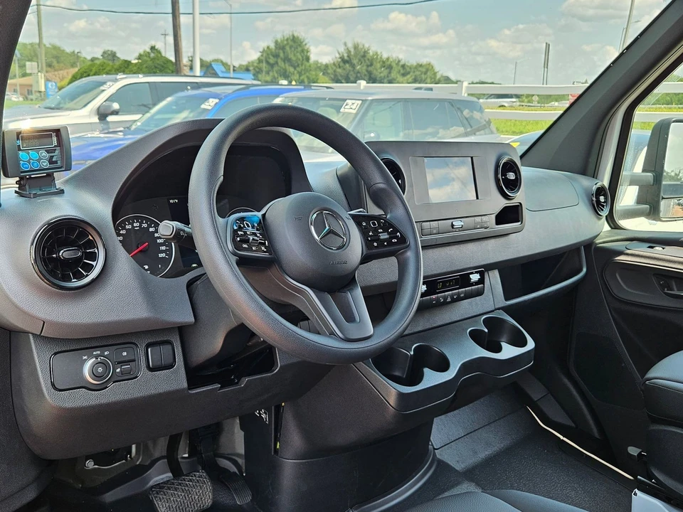 2023 Mercedes-Benz VS30 Sprinter - Image 14 of 21