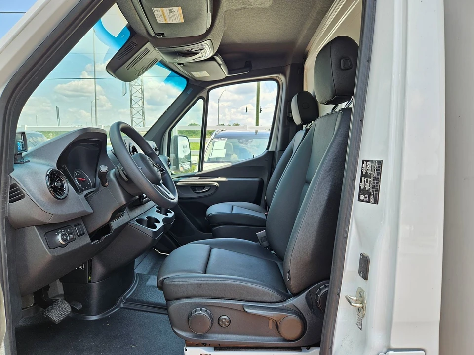 2023 Mercedes-Benz VS30 Sprinter - Image 13 of 21