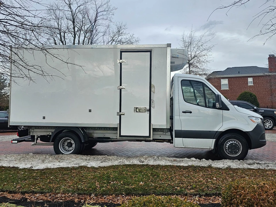 2023 Mercedes-Benz VS30 Sprinter - Image 8 of 12