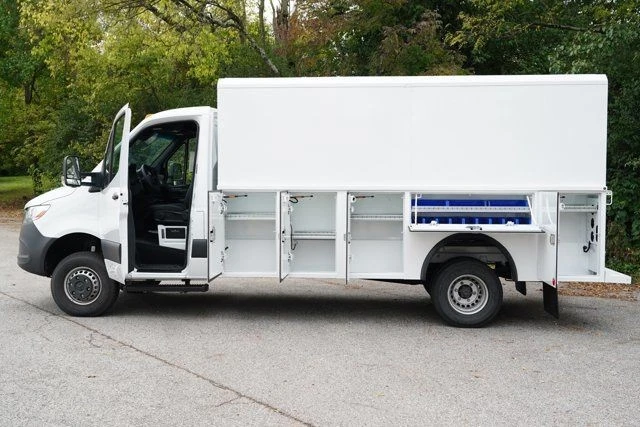 2023 Mercedes-Benz VS30 Sprinter - Image 2 of 12