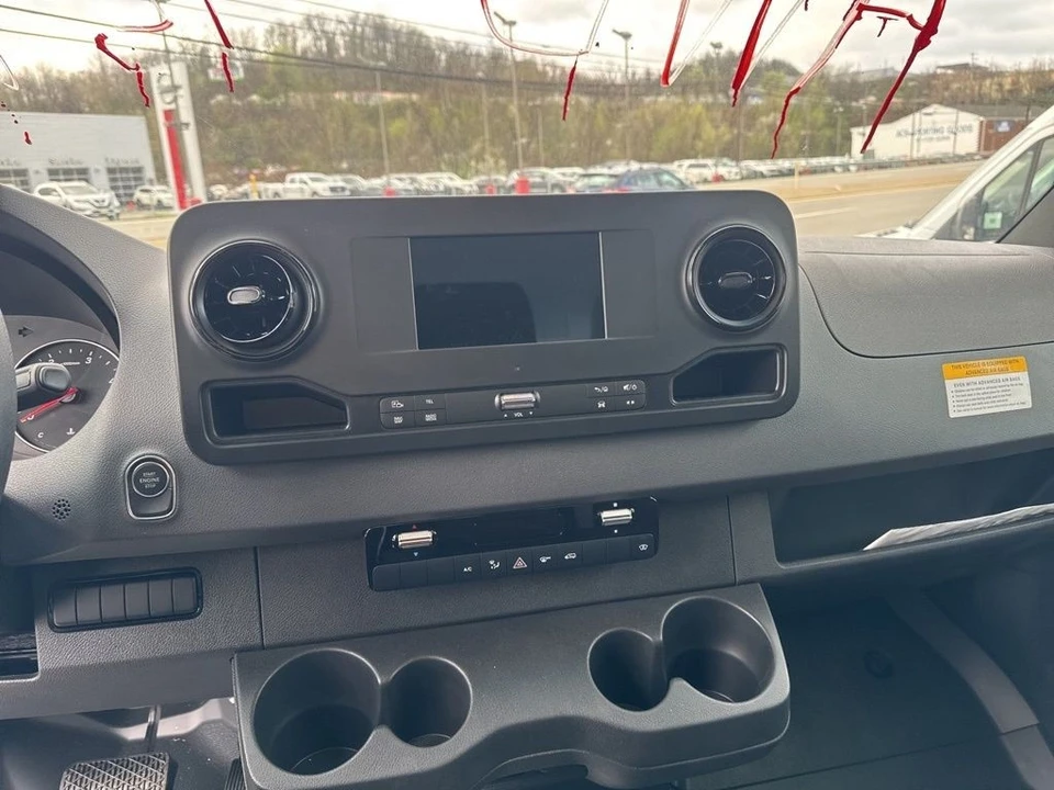 2023 Mercedes-Benz VS30 Sprinter - Image 8 of 12