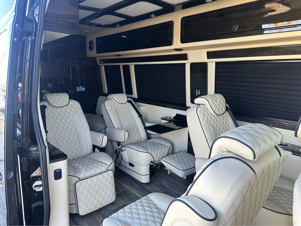 2023 Mercedes-Benz VS30 Sprinter - Image 9 of 17