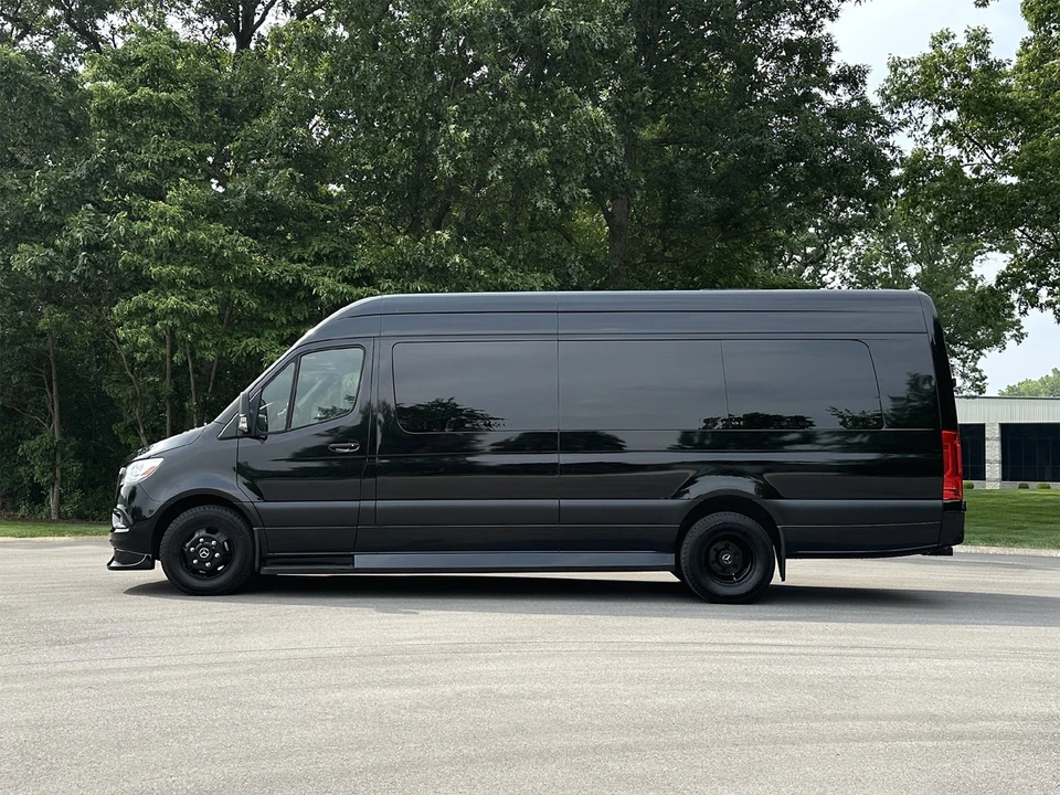 2023 Mercedes-Benz VS30 Sprinter - Image 8 of 11