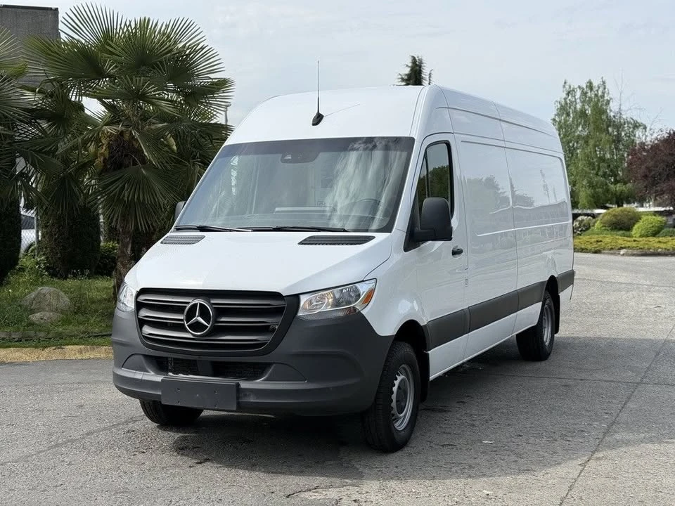 2023 Mercedes-Benz VS30 Sprinter - Image 2 of 20