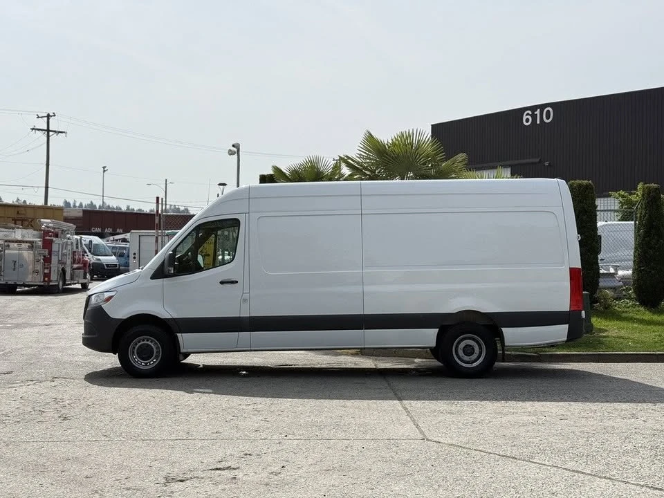 2023 Mercedes-Benz VS30 Sprinter - Image 2 of 20
