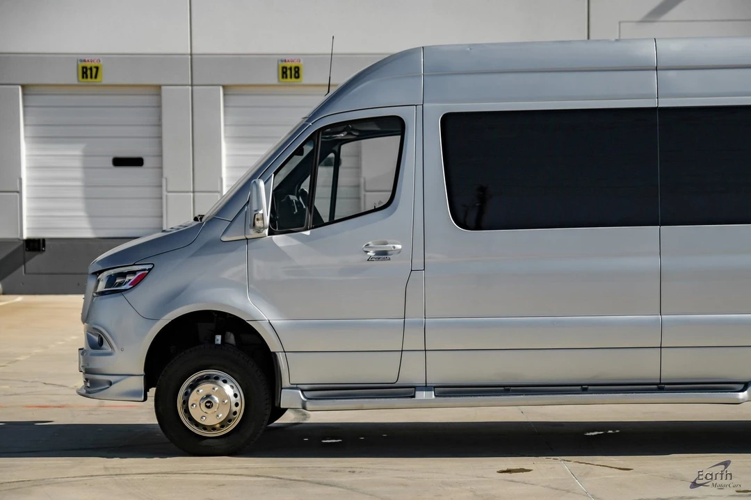 2023 Mercedes-Benz VS30 Sprinter - Image 6 of 12