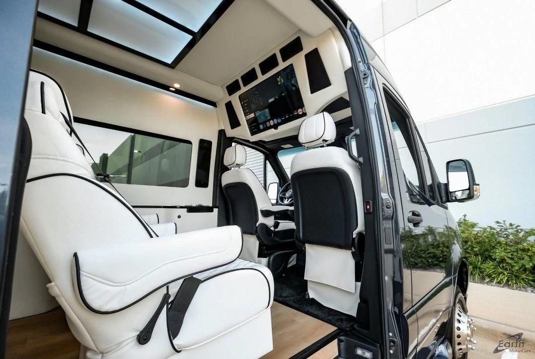 2023 Mercedes-Benz VS30 Sprinter - Image 4 of 5