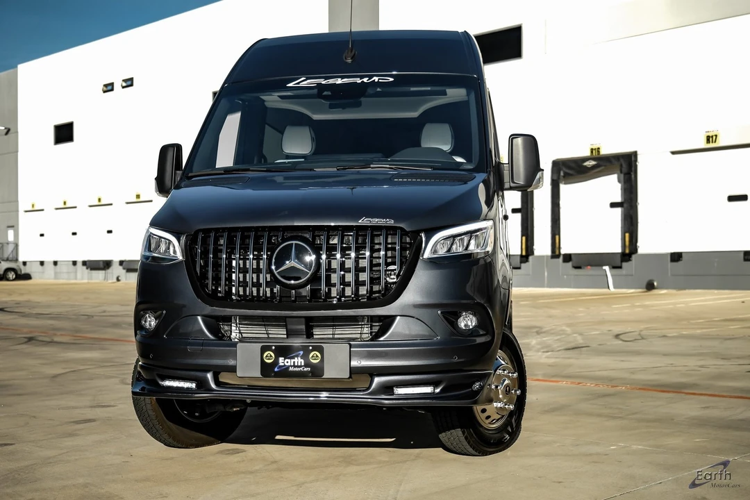 2023 Mercedes-Benz VS30 Sprinter - Image 2 of 12