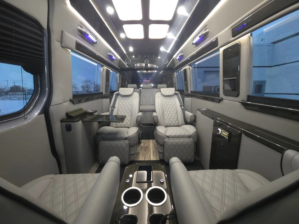 2023 Mercedes-Benz VS30 Sprinter - Image 4 of 21