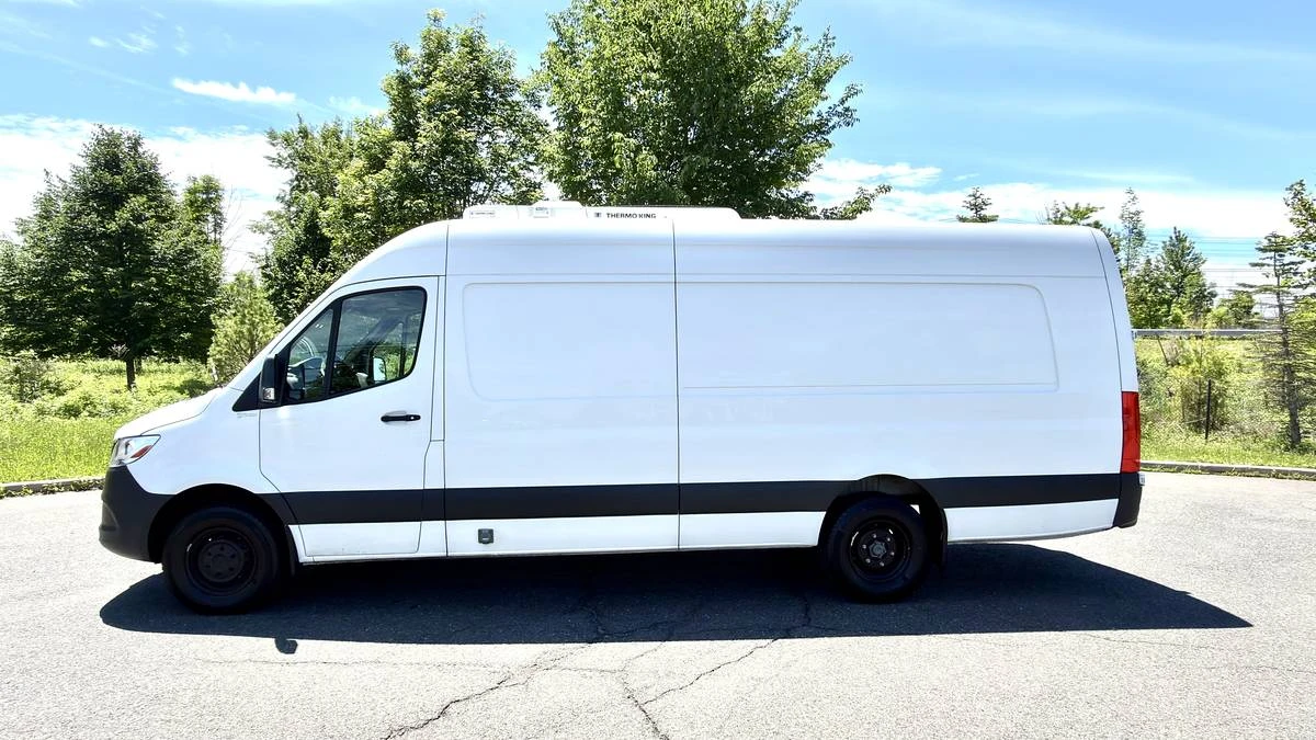 2023 Mercedes-Benz VS30 Sprinter - Image 2 of 11