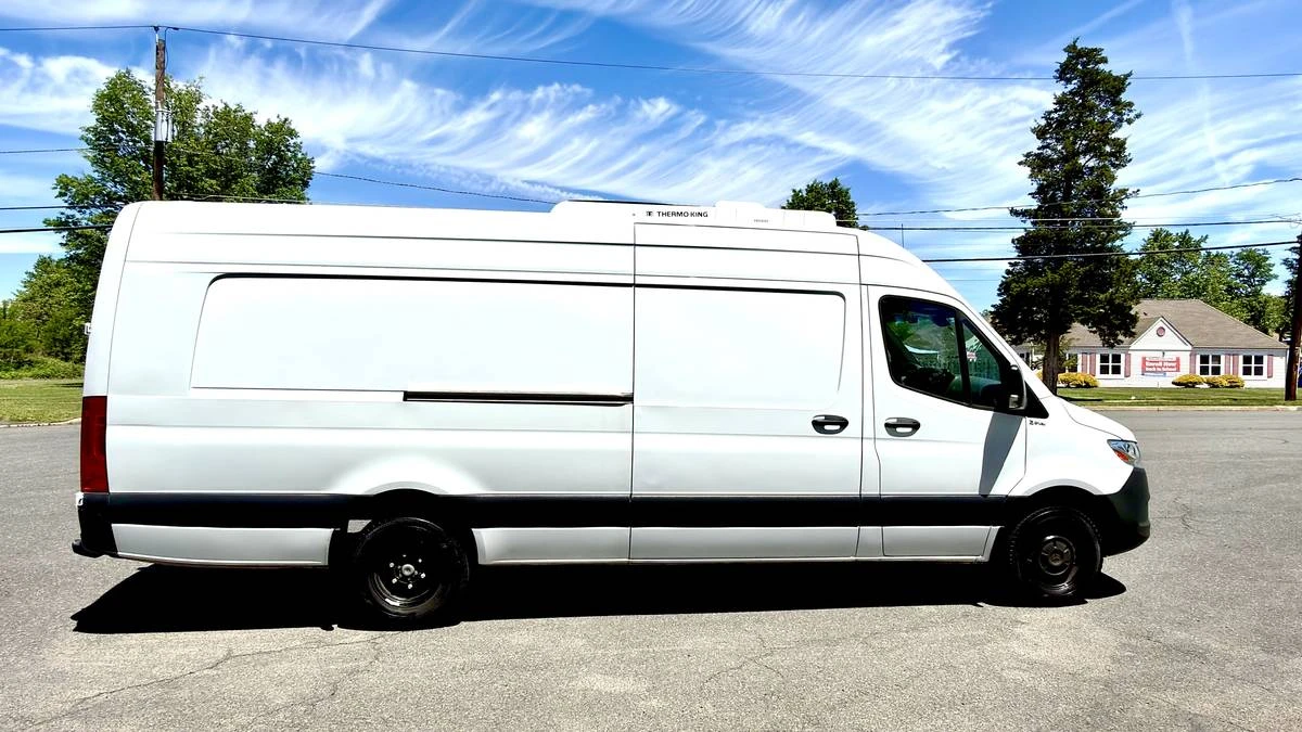 2023 Mercedes-Benz VS30 Sprinter - Image 4 of 11