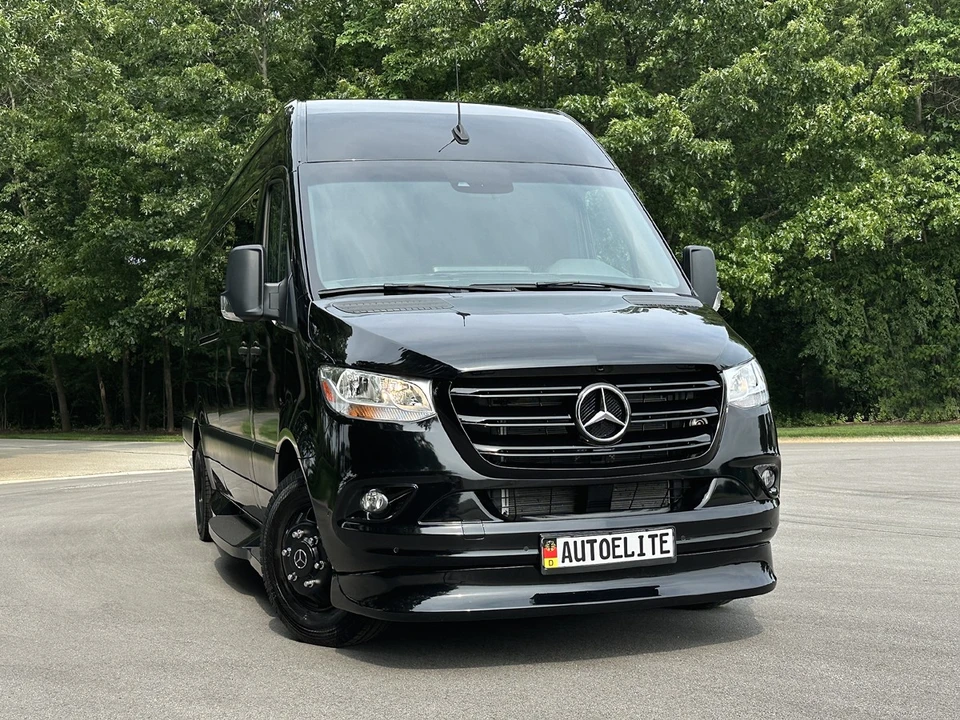 2023 Mercedes-Benz VS30 Sprinter - Image 2 of 11