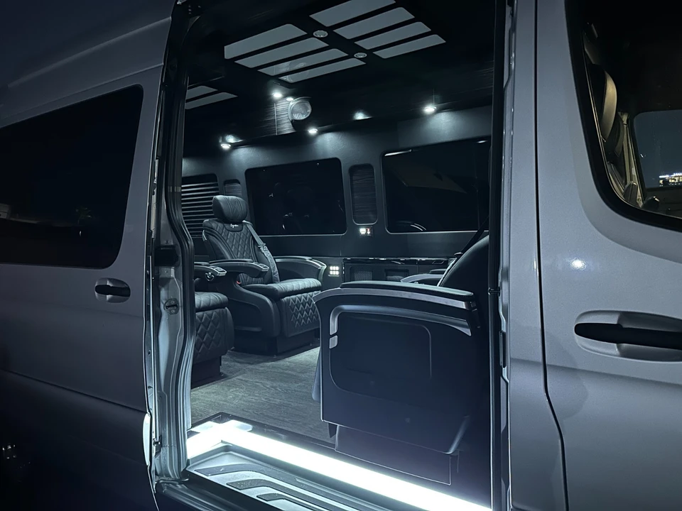 2023 Mercedes-Benz VS30 Sprinter - Image 9 of 21