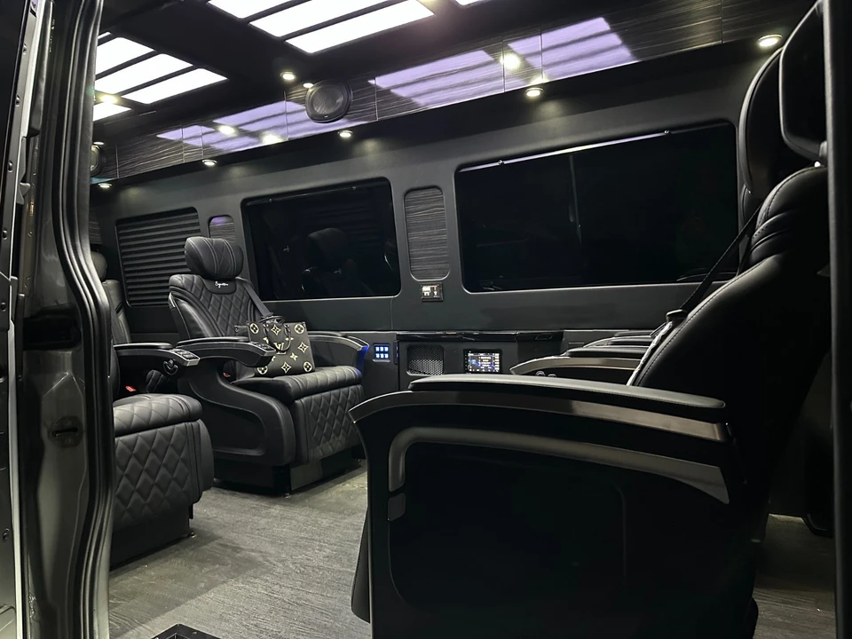 2023 Mercedes-Benz VS30 Sprinter - Image 11 of 21