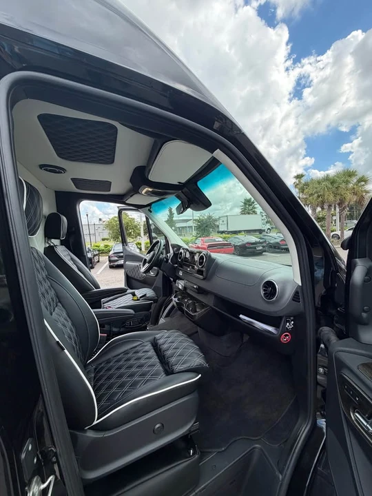 2023 Mercedes-Benz VS30 Sprinter - Image 2 of 10
