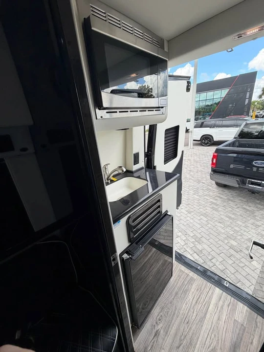 2023 Mercedes-Benz VS30 Sprinter - Image 8 of 10