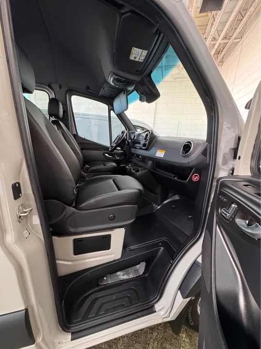 2023 Mercedes-Benz VS30 Sprinter - Image 2 of 4