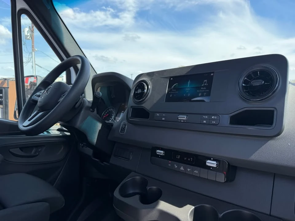 2023 Mercedes-Benz VS30 Sprinter - Image 16 of 18