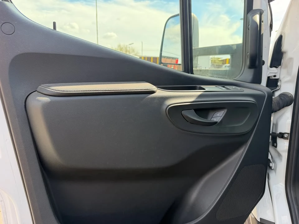 2023 Mercedes-Benz VS30 Sprinter - Image 17 of 18