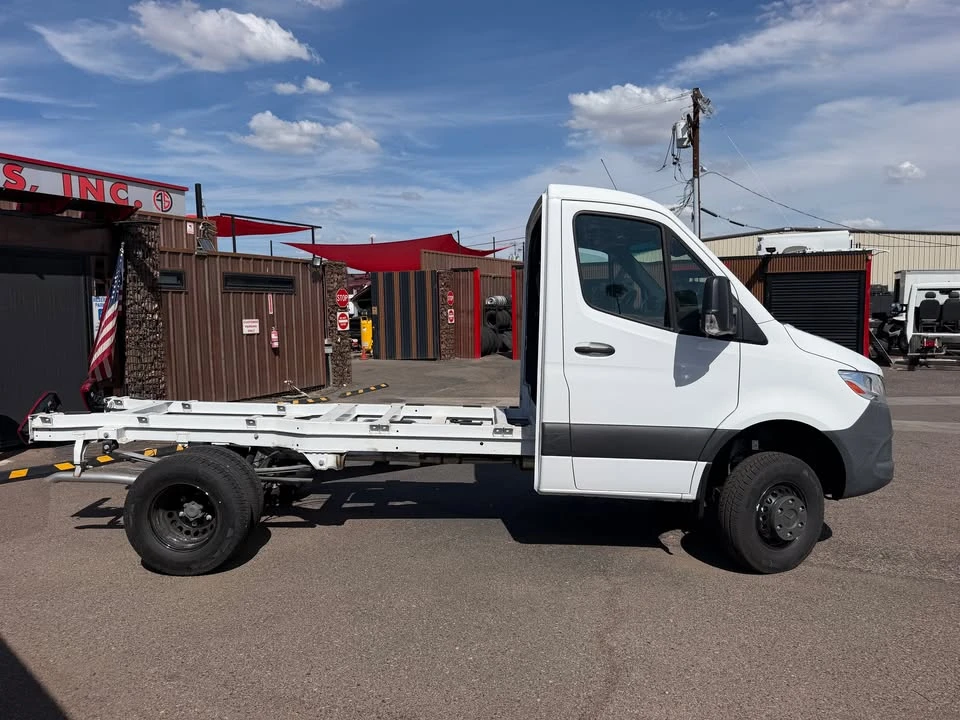 2023 Mercedes-Benz VS30 Sprinter - Image 2 of 18