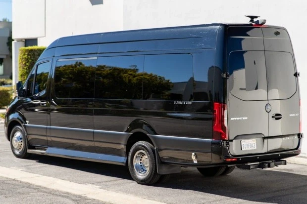 2023 Mercedes-Benz VS30 Sprinter - Image 2 of 9