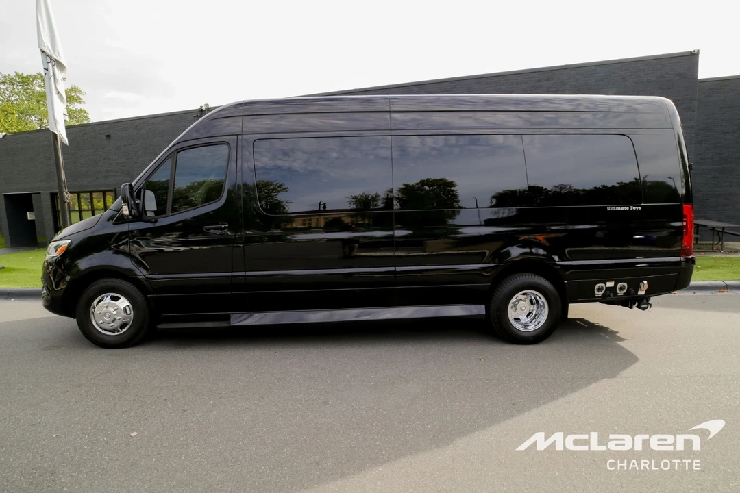 2023 Mercedes-Benz VS30 Sprinter - Image 2 of 12