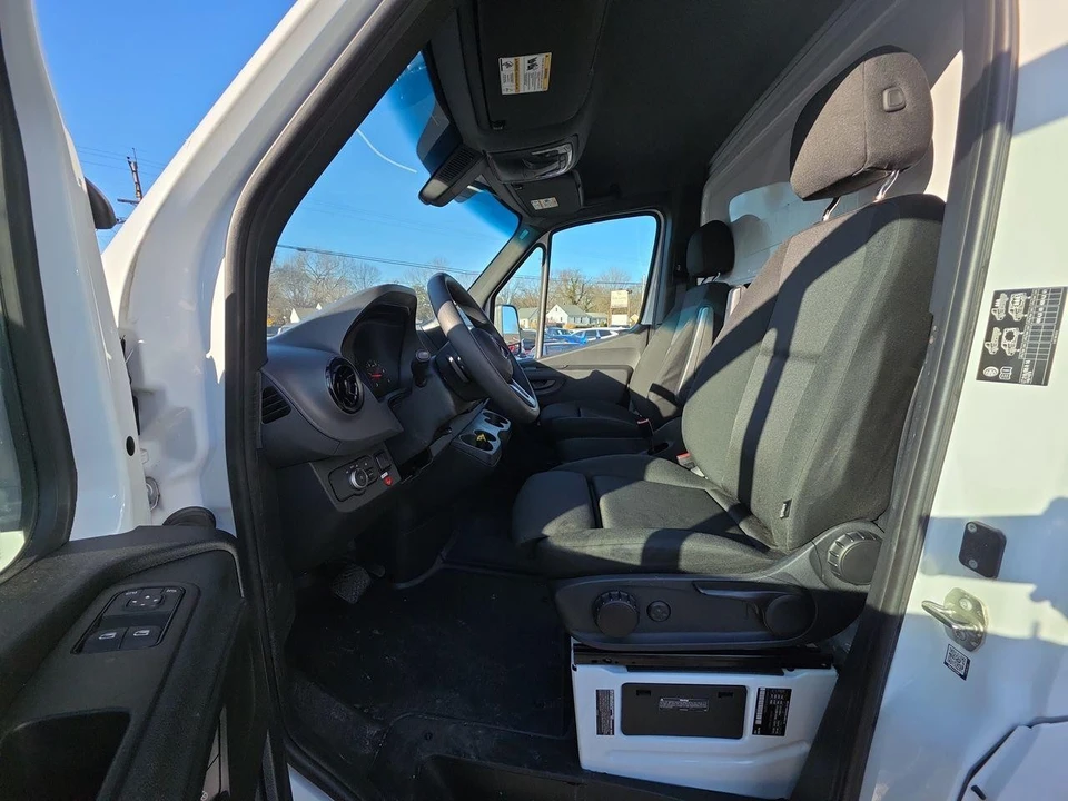 2023 Mercedes-Benz VS30 Sprinter - Image 3 of 21