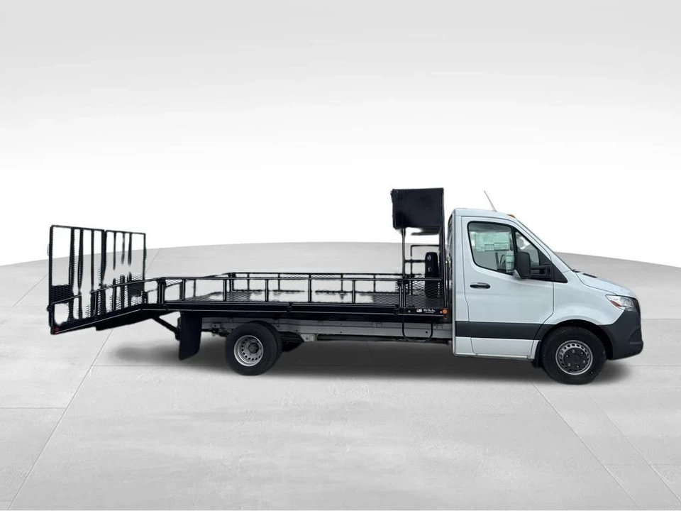 2023 Mercedes-Benz VS30 Sprinter - Image 8 of 12