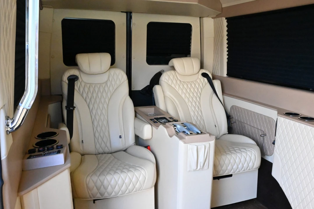 2023 Mercedes-Benz VS30 Sprinter - Image 4 of 8