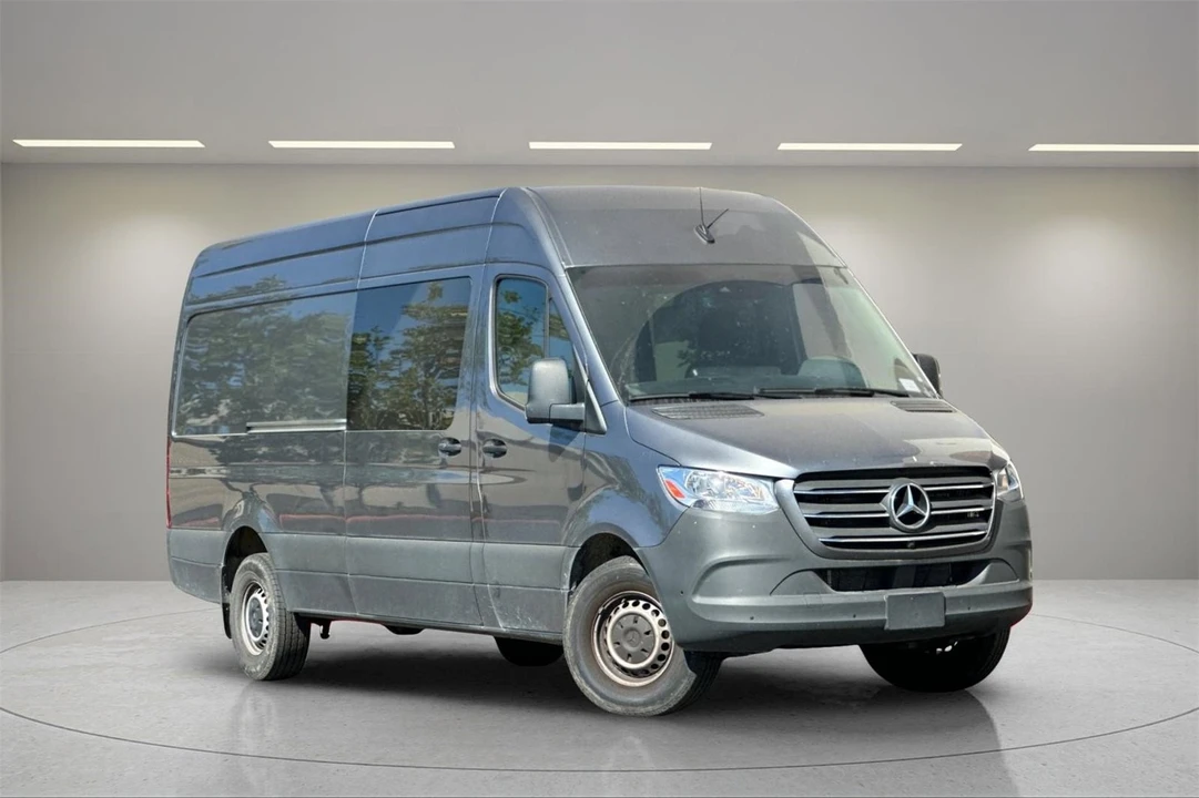 2023 Mercedes-Benz VS30 Sprinter - Image 2 of 12