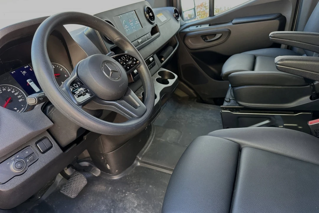 2023 Mercedes-Benz VS30 Sprinter - Image 10 of 12