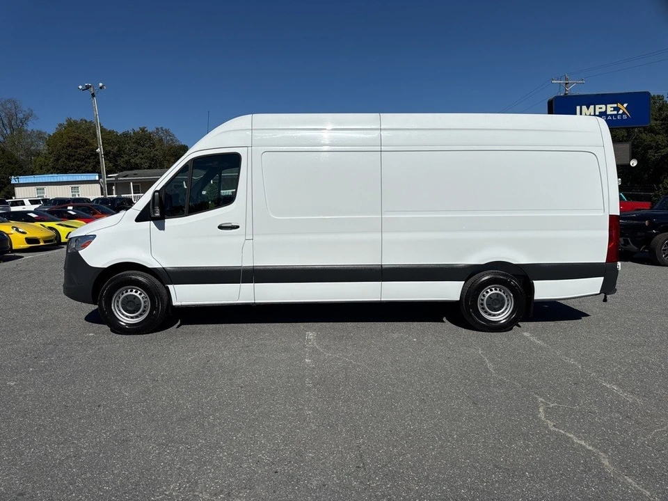 2023 Mercedes-Benz VS30 Sprinter - Image 2 of 12