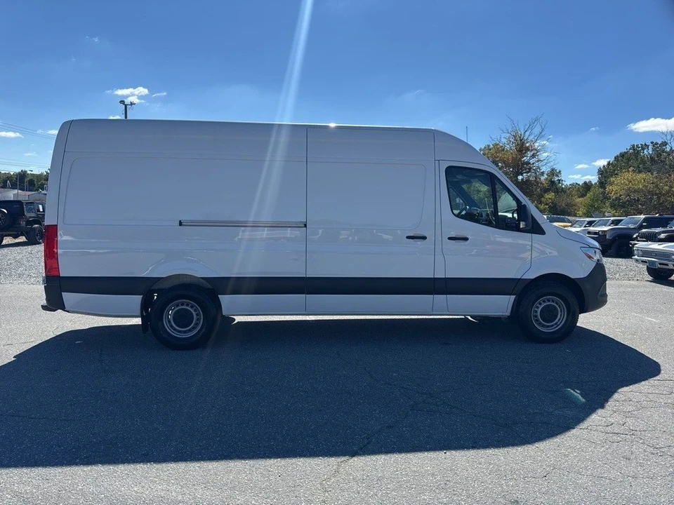 2023 Mercedes-Benz VS30 Sprinter - Image 6 of 21