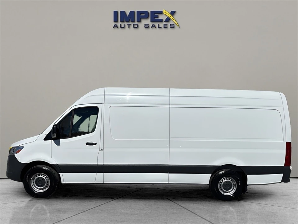 2023 Mercedes-Benz VS30 Sprinter - Image 2 of 12