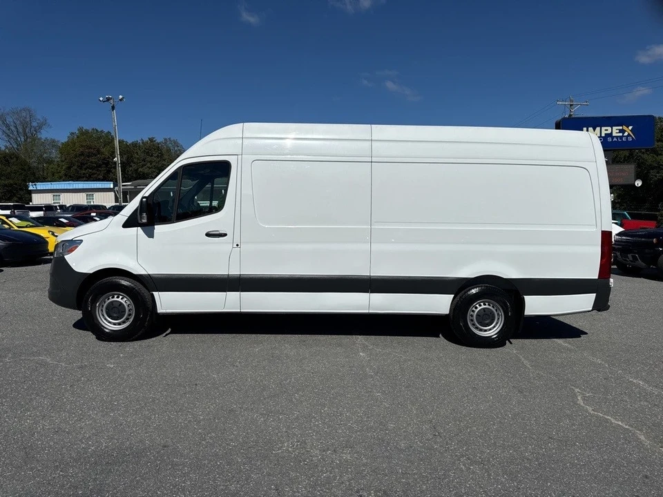 2023 Mercedes-Benz VS30 Sprinter - Image 2 of 21