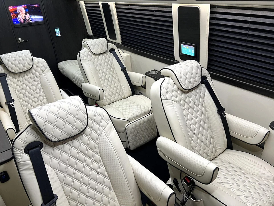 2023 Mercedes-Benz VS30 Sprinter - Image 2 of 12
