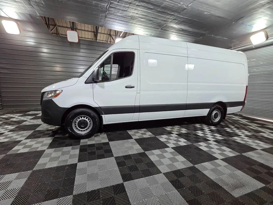 2023 Mercedes-Benz VS30 Sprinter - Image 8 of 12