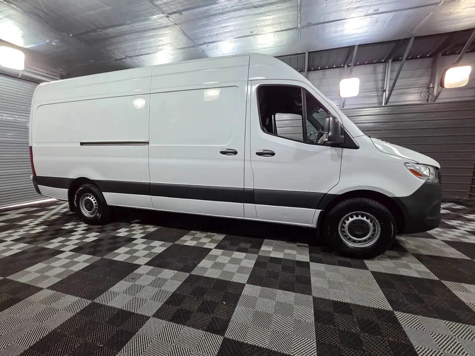 2023 Mercedes-Benz VS30 Sprinter - Image 9 of 12
