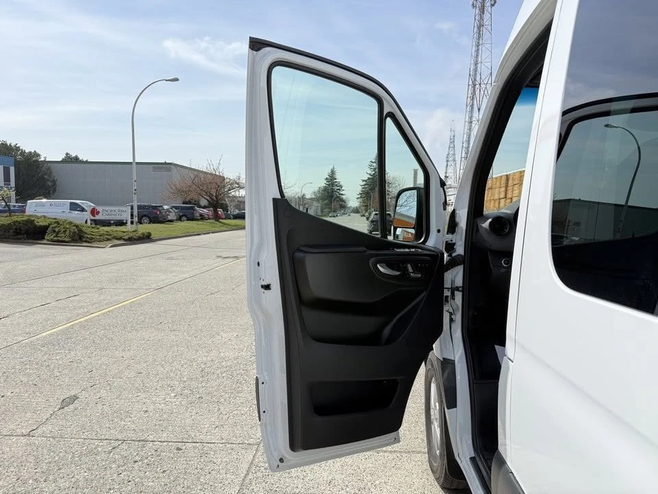2023 Mercedes-Benz VS30 Sprinter - Image 10 of 20