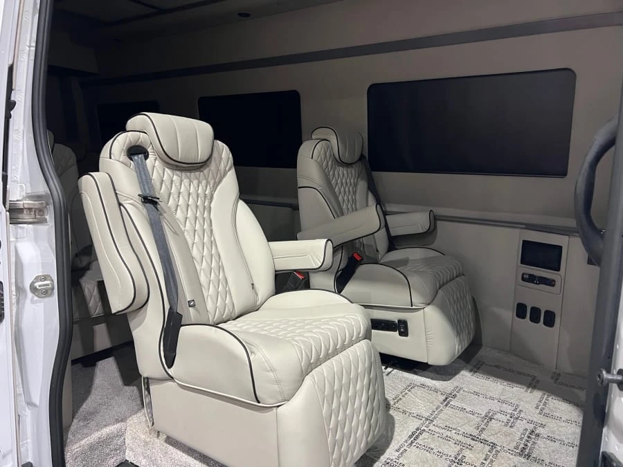 2023 Mercedes-Benz VS30 Sprinter - Image 2 of 4