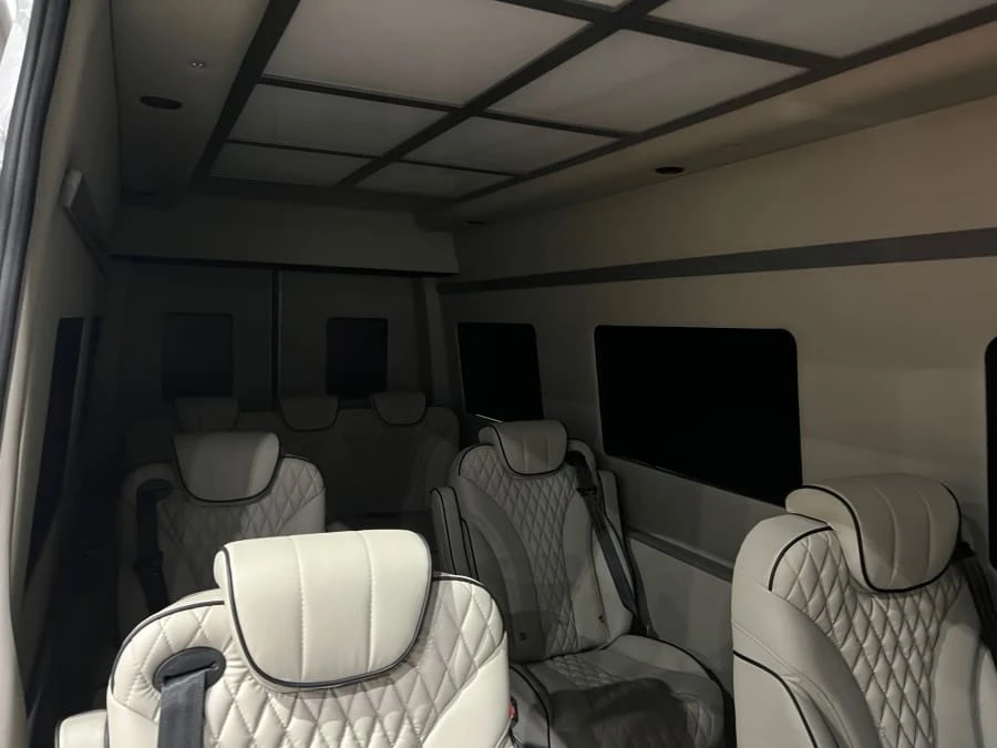 2023 Mercedes-Benz VS30 Sprinter - Image 3 of 4