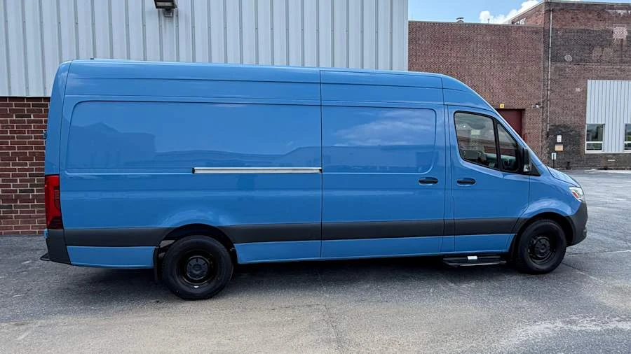 2023 Mercedes-Benz VS30 Sprinter - Image 2 of 9